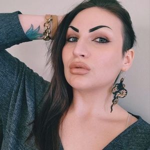 Meet your Posher, Lau